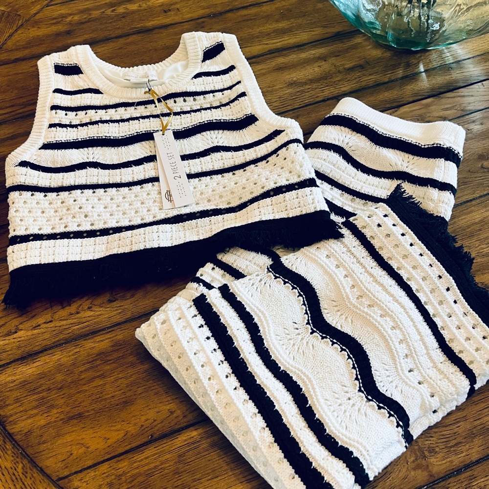 NWT. House of Harlow 2 Piece Navy and White Striped Knit Set